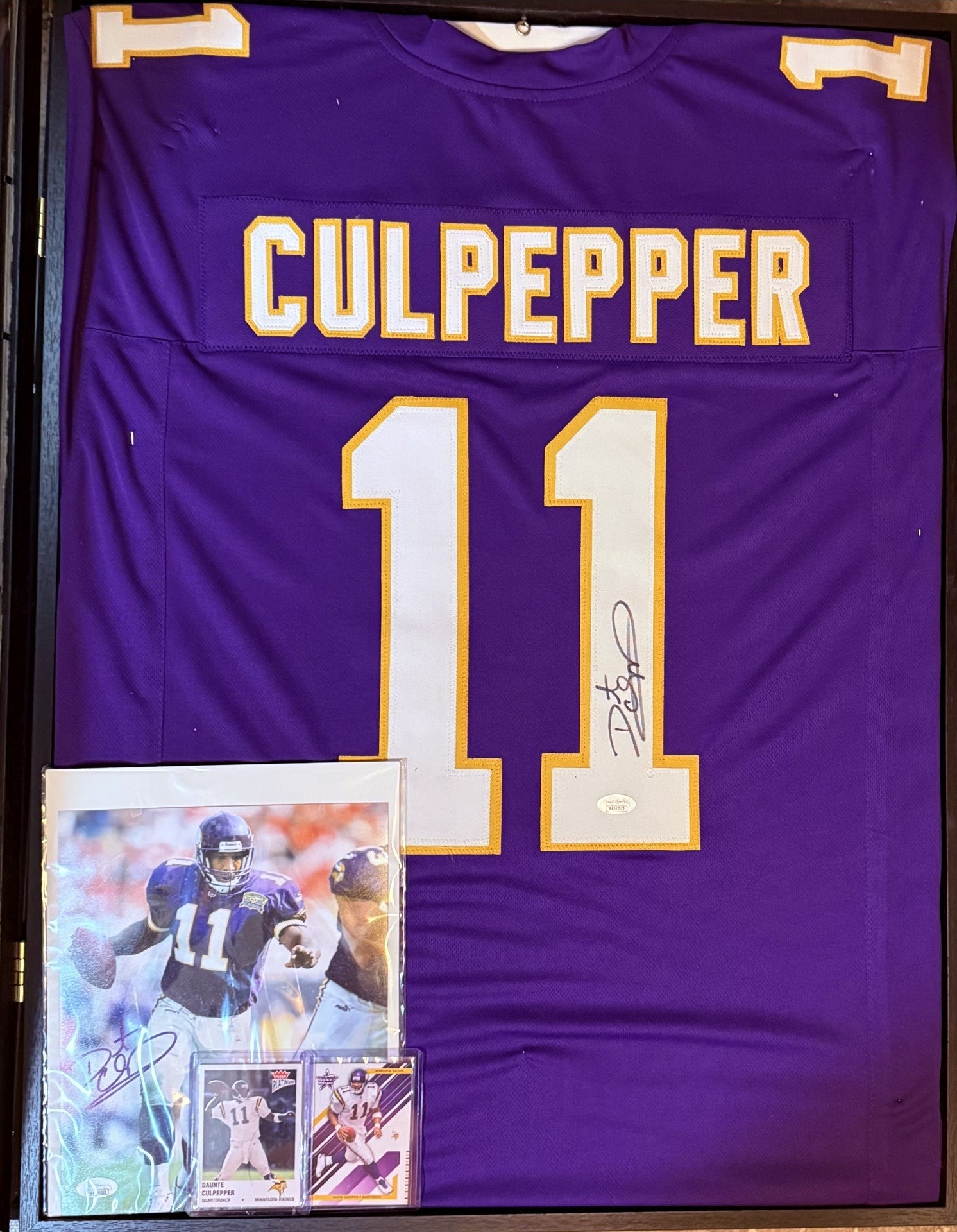 Daunte Culpepper SIGNED Jersey & Photo (NFL - Minnesota Vikings)